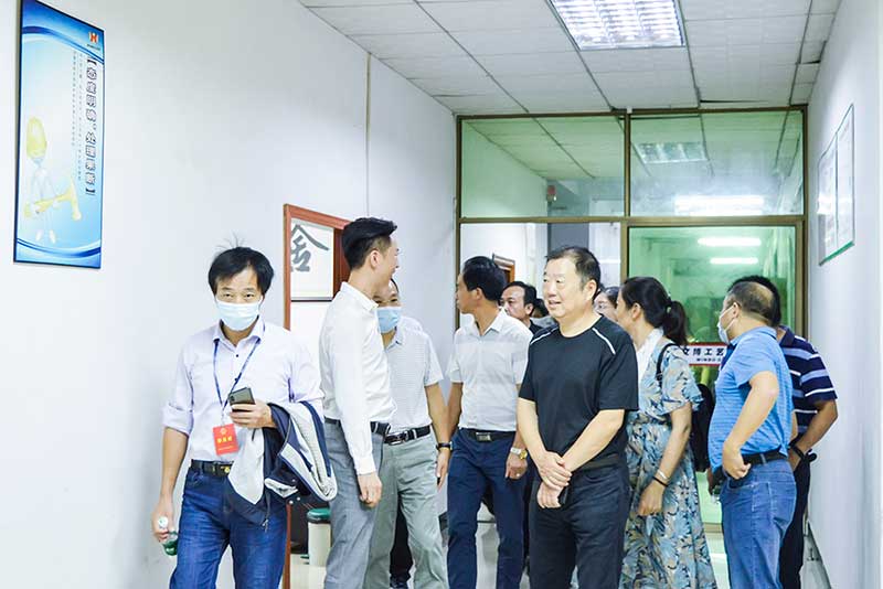 Director Liu Gangqiang of the Standing Committee of the Xiaochang County People’s Congress led a team to Guangdong to visit and inspect Dongguan Wenbo Arts & Crafts Co., Ltd.